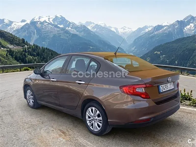 Usado Fiat Tipo Lounge 95 CV (69 kW) 2017 Marrón Berlina