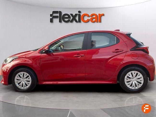 Usado Toyota Yaris Hybrid Style 116 CV (85 kW) 2023 Granate Berlina