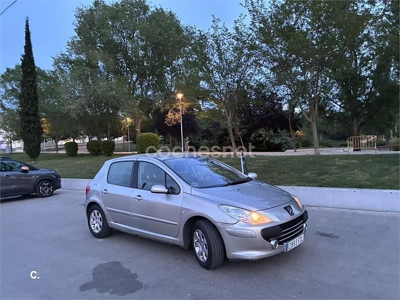 Usado Peugeot 307 90 CV (66 kW) 2006 Gris / plata Berlina