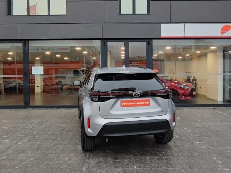 Usado Toyota Yaris Cross Active 116 CV (85 kW) 2024 Gris / plata SUV