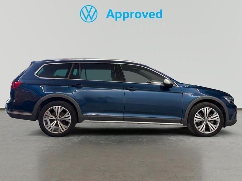 Usado VW Passat Alltrack 200 CV (147 kW) 2024 Azul Familiar