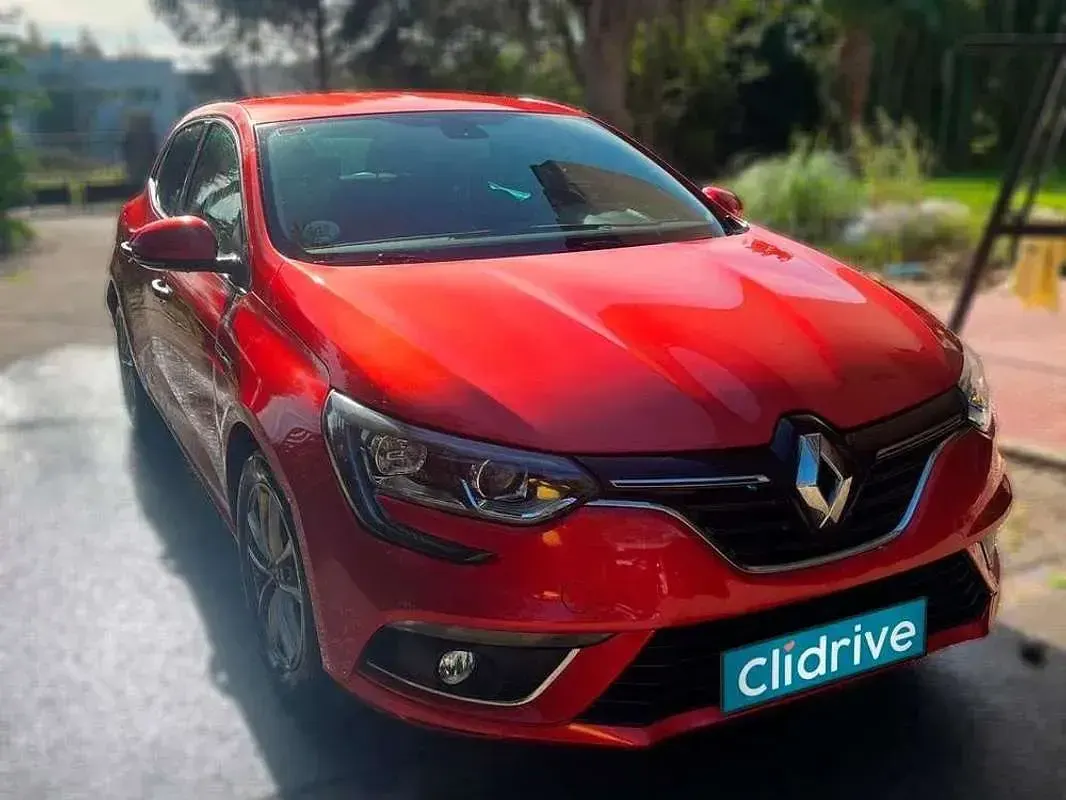 Usado Renault Mégane Life 101 CV (74 kW) 2017 Rojo Utilitario