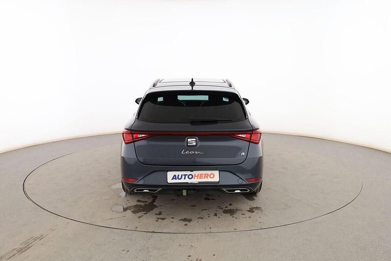 Usado Seat Leon FR 150 CV (110 kW) 2021 Gris Familiar