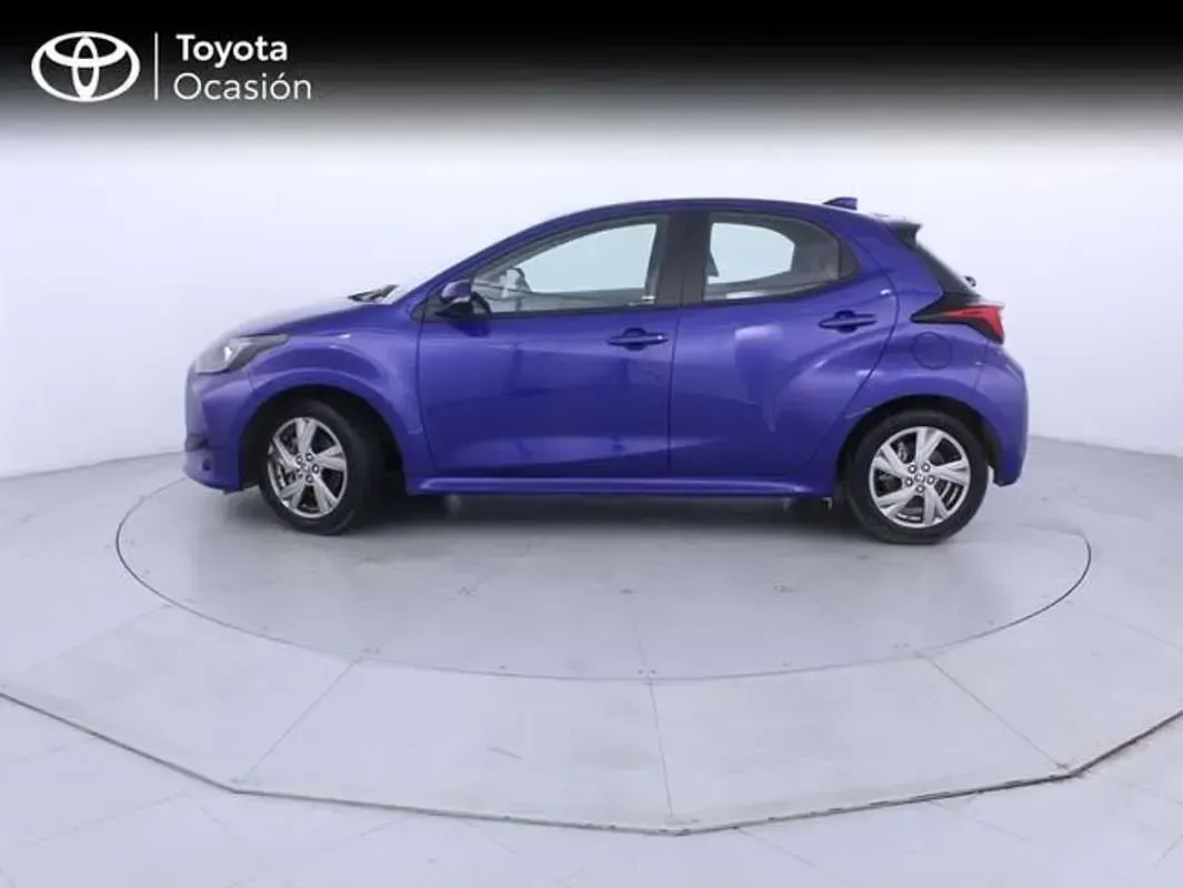 Käytetty Toyota Yaris Hybrid Active 116 HP (85 kW) 2025 Sininen Viistoperä