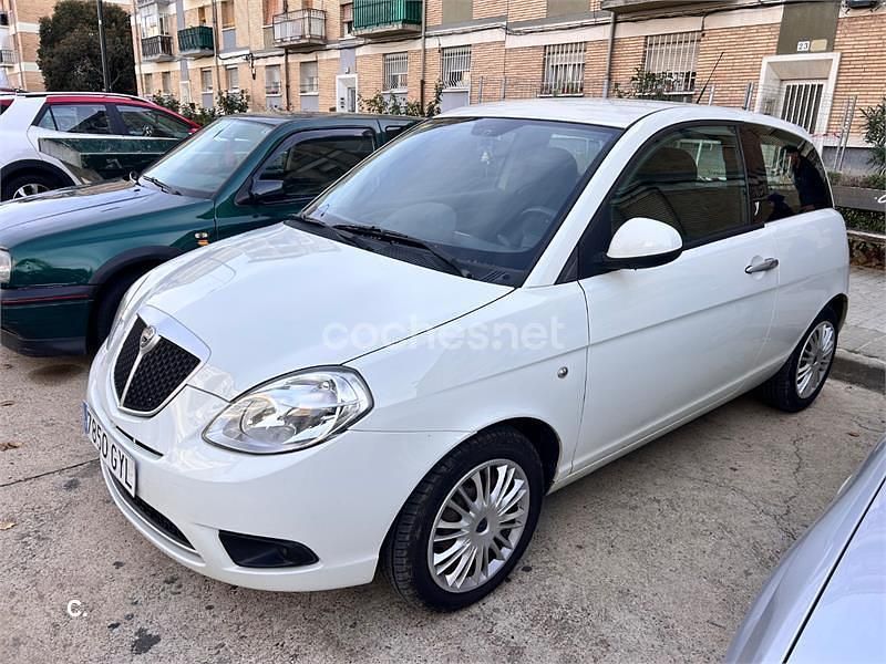 Blanco Usado 2010 Lancia Ypsilon Utilitario | 3200 € (Buen precio) - Imagen 1/4