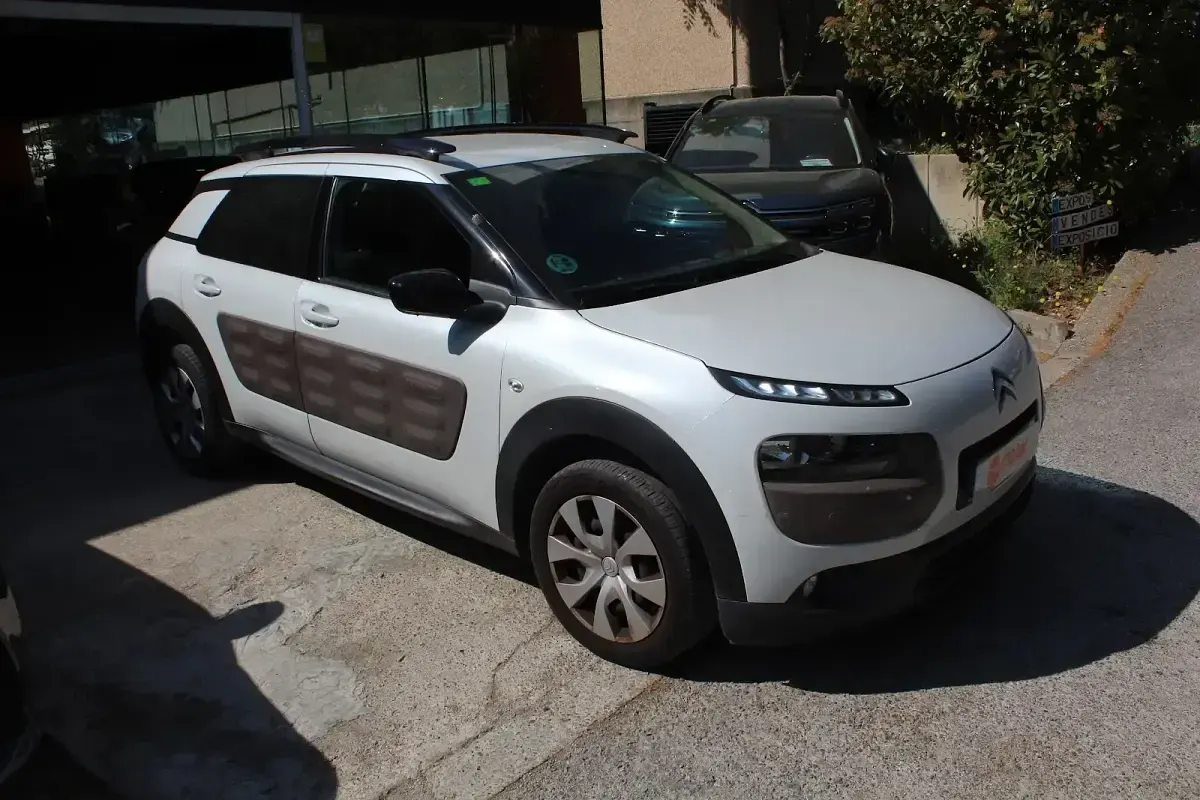 Usado Citroën C4 Cactus PureTech 110 CV (80 kW) 2017 Blanco Utilitario