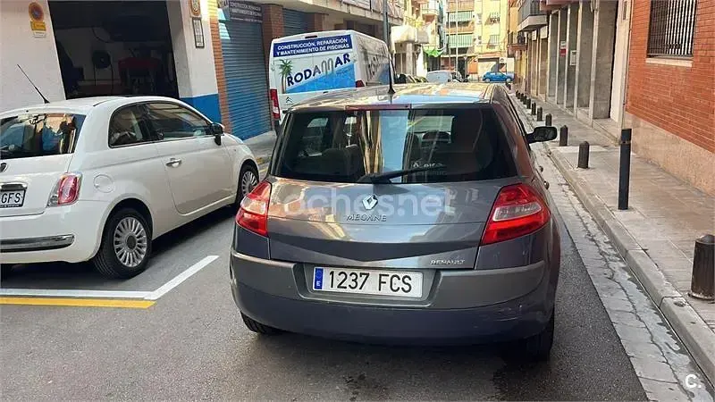 Usado Renault Mégane Dynamique 115 CV (84 kW) 2006 Negro Berlina