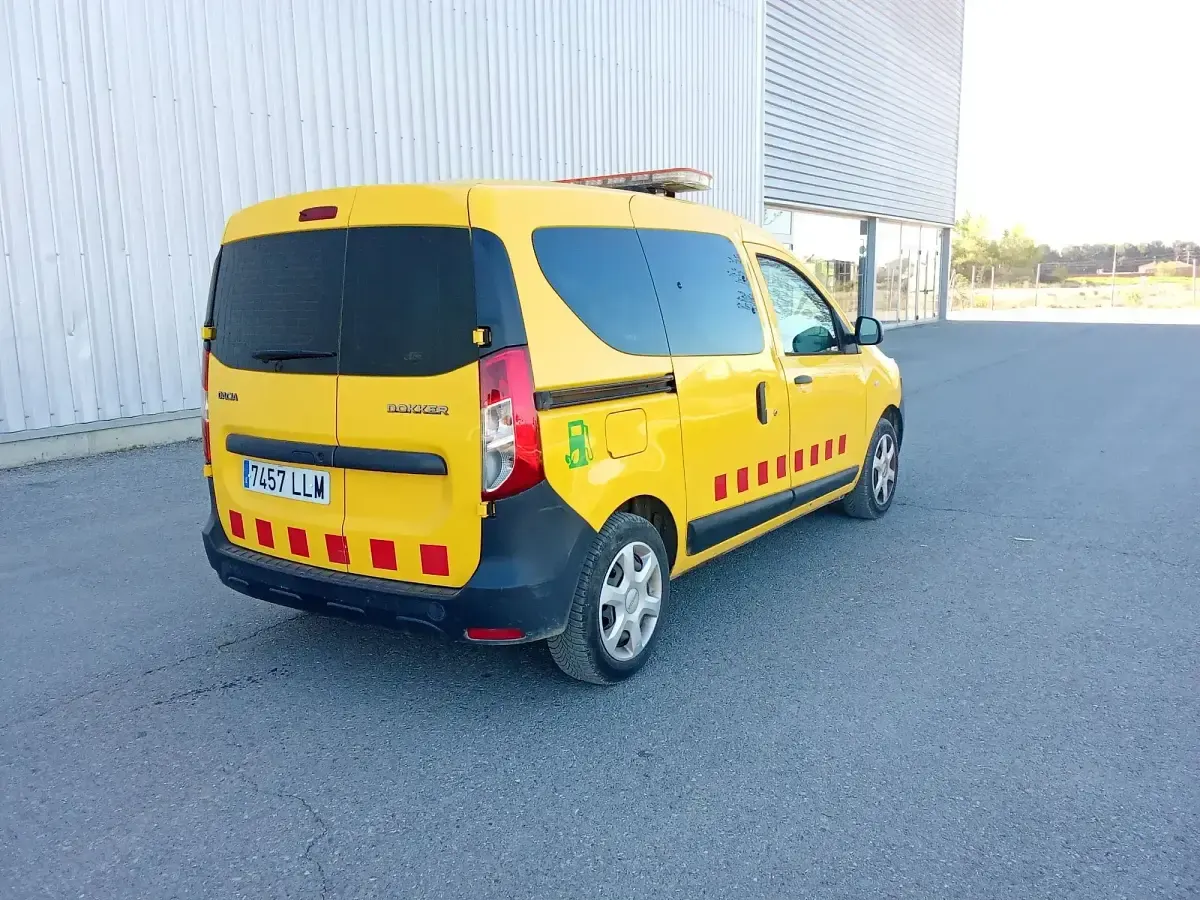 Usado Dacia Dokker Essentiel 107 HP (78 kW) 2020 Amarelo Monovolume