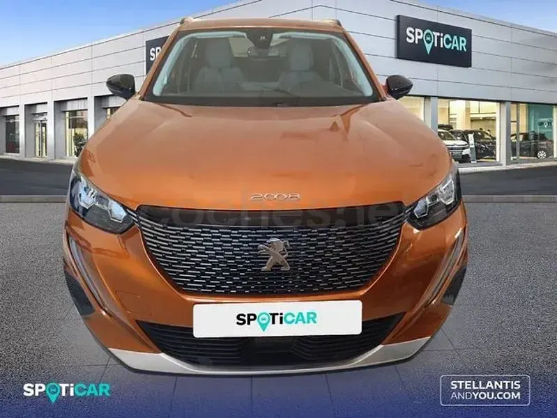 Usado Peugeot 2008 Allure 100 CV (73 kW) 2022 Naranja SUV