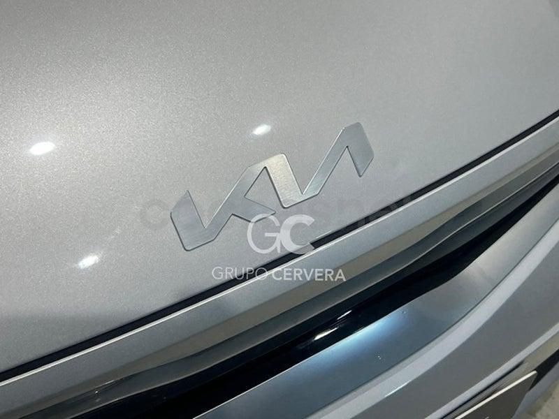 Usado Kia Stonic 100 CV (73 kW) 2023 Gris / plata SUV