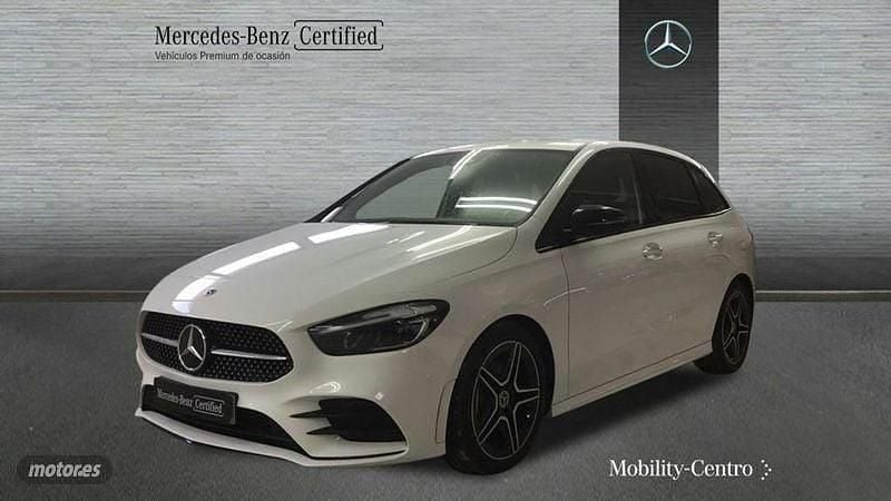 Blanco polar pintura unicolor Usado 2023 Mercedes B200 AMG line Monovolumen | 29.900 € (Precio justo) - Imagen 1/4