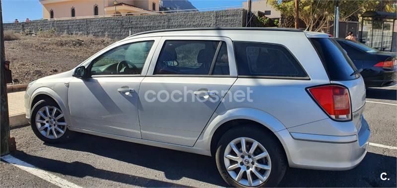 Gris / plata Usado 2005 Opel Astra Enjoy Familiar | 1990 € (Precio justo) - Imagen 1/4