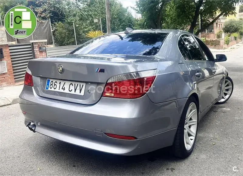 Usado BMW 520 170 CV (125 kW) 2004 Gris / plata Berlina
