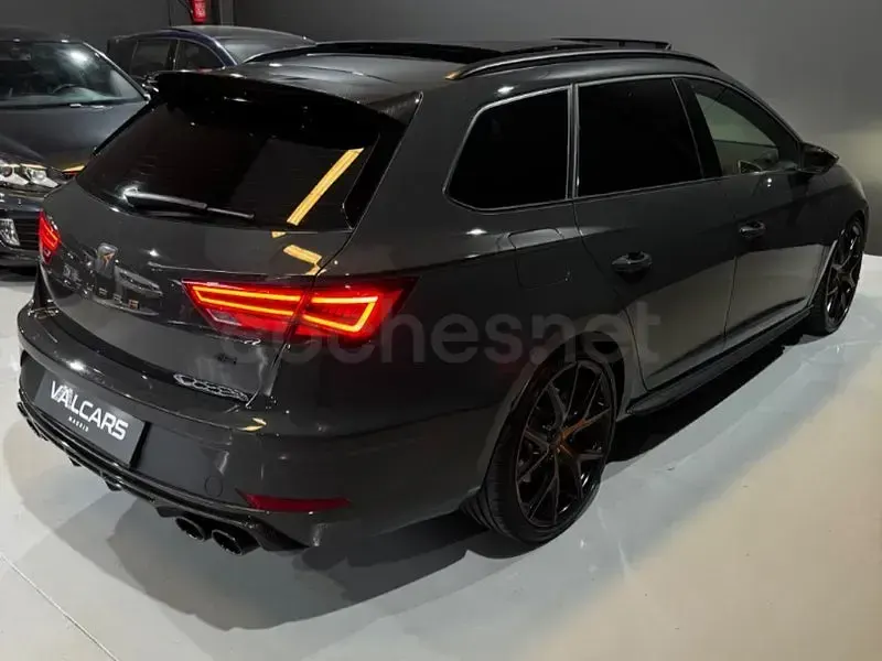 Usado Seat Leon 4Drive 300 CV (220 kW) 2019 Gris / plata Familiar