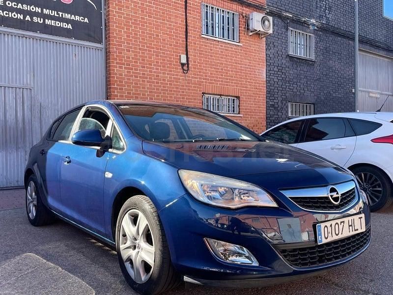 Usado Opel Astra Selective 110 CV (80 kW) 2012 Azul Berlina