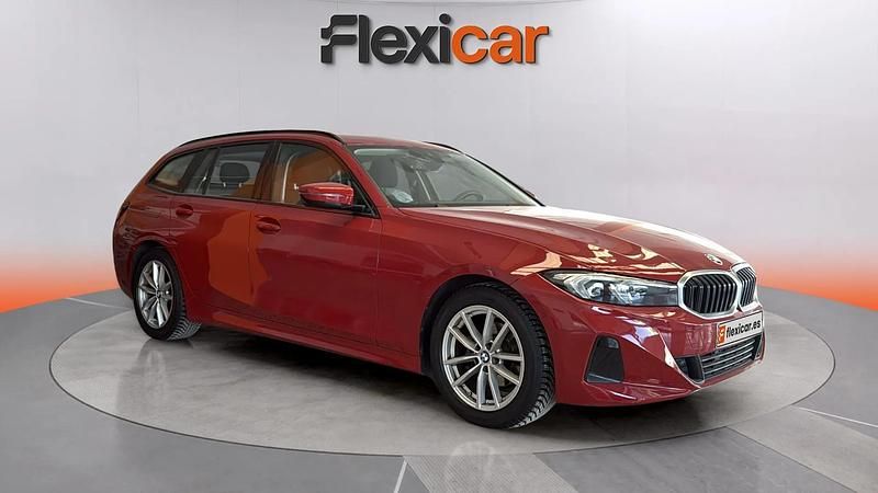 Usado BMW 318 150 CV (110 kW) 2023 Rojo Familiar