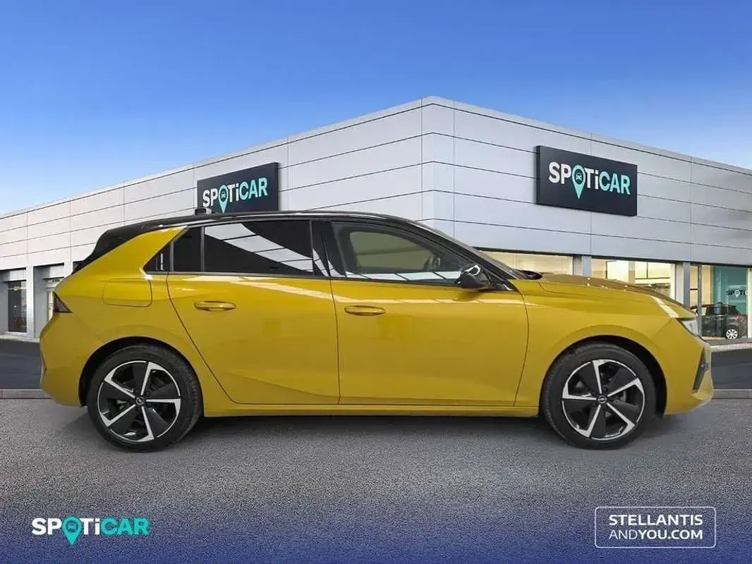 Usado Opel Astra 131 CV (96 kW) 2024 Amarillo Familiar