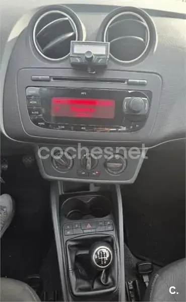 Usado Seat Ibiza Copa 75 CV (55 kW) 2010 Gris / plata Berlina