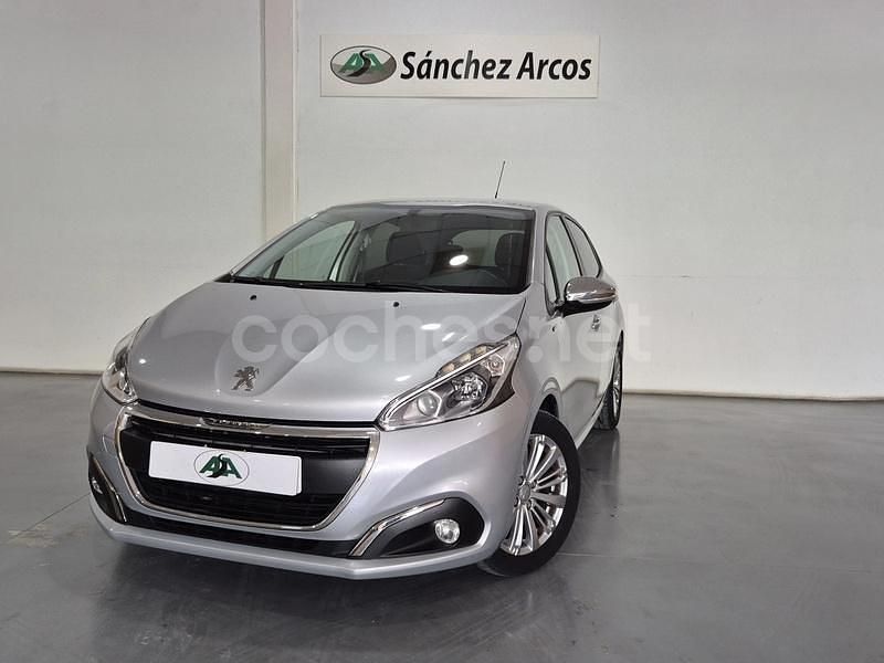 Gris / plata Usado 2017 Peugeot 208 Style Utilitario | 11.600 € (Un poco caro) - Imagen 1/4