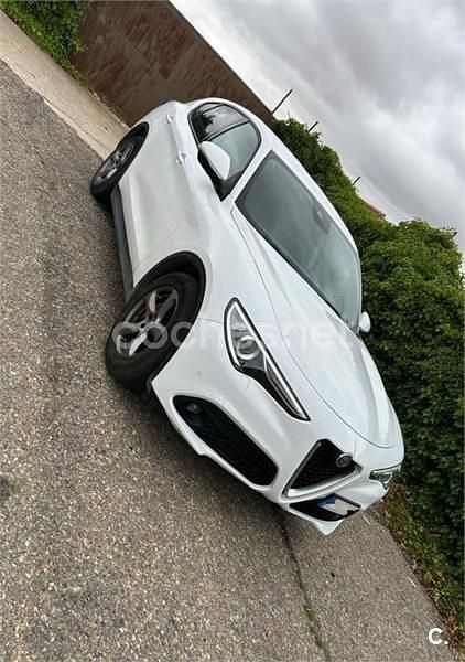 Usado Alfa Romeo Stelvio 150 CV (110 kW) 2017 Blanco SUV