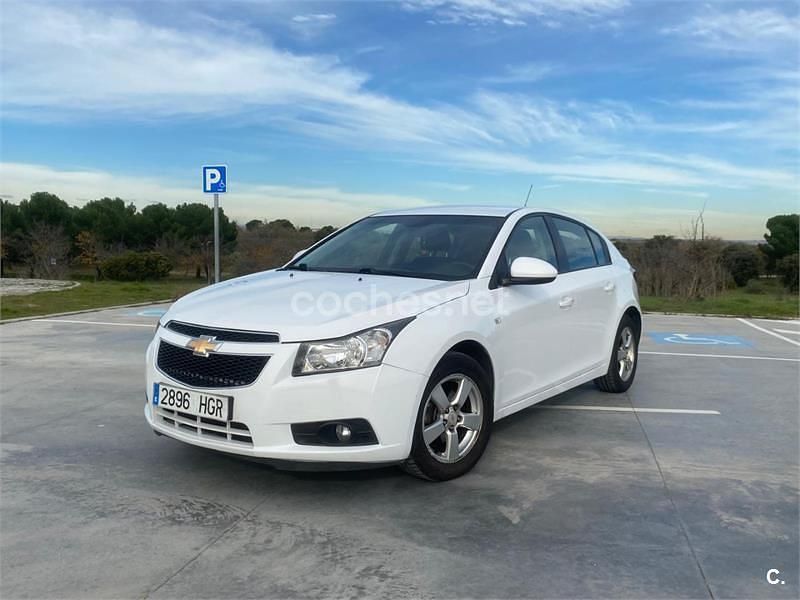 Blanco Usado 2011 Chevrolet Cruze LT Berlina | 6000 € (Precio justo) - Imagen 1/4