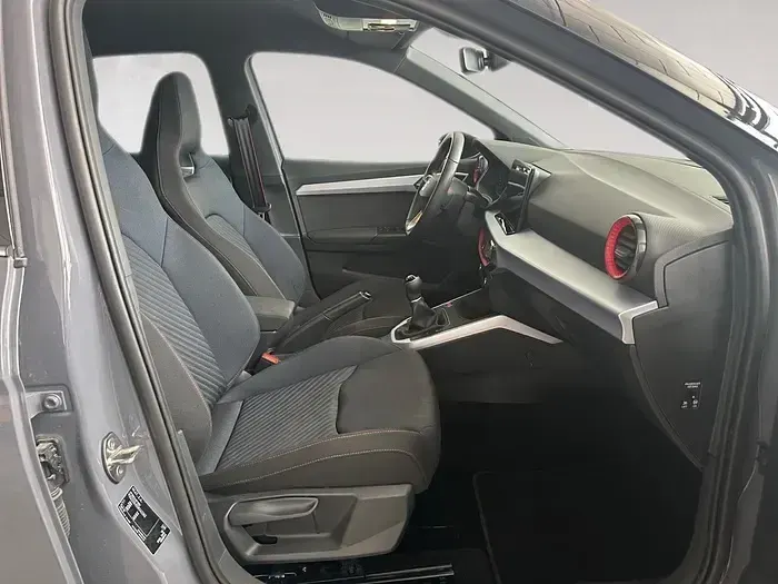 Usado Seat Arona FR 116 CV (85 kW) 2024 Gris SUV