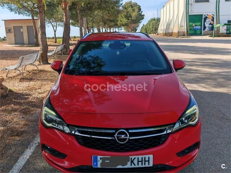 Rojo Usado 2018 Opel Astra Excellence Familiar | 8870 € - Imagen 1/4