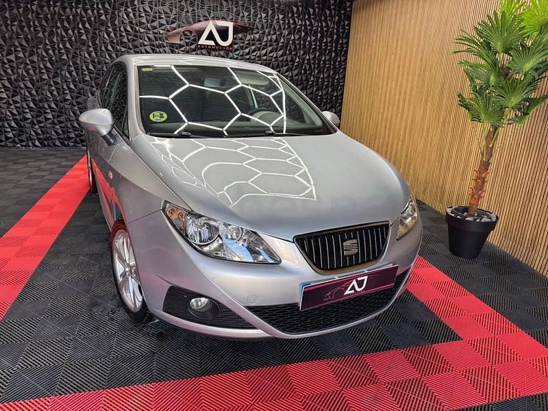 Usado Seat Ibiza SC Style 90 CV (66 kW) 2011 Gris / plata Utilitario