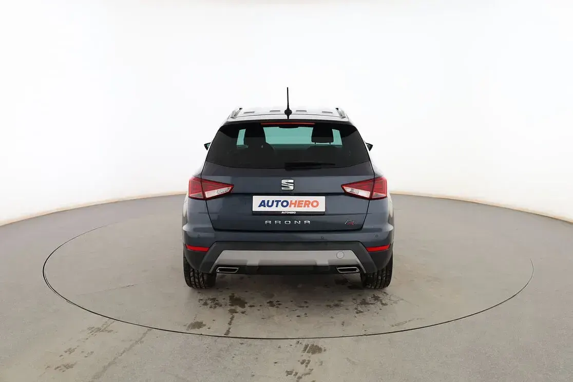 Usado Seat Arona FR 110 CV (80 kW) 2020 Gris SUV