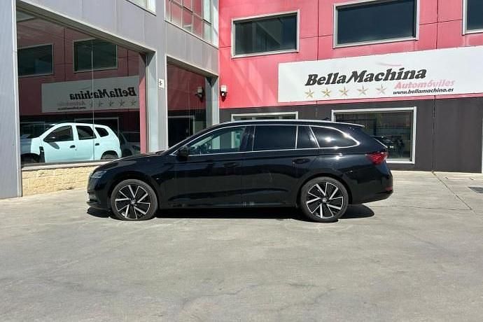 Usado Skoda Octavia Style 151 CV (111 kW) 2020 Negro Familiar