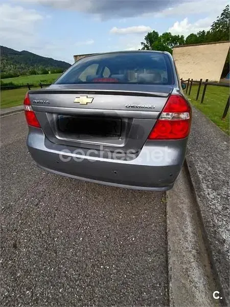 Usado Chevrolet Aveo LS 101 CV (74 kW) 2010 Gris / plata Berlina