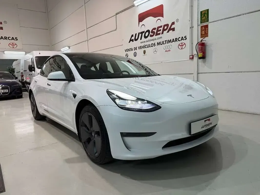 Używany Tesla Model 3 366 kW (498 KM) 2022 Biały Sedan/Limuzyna