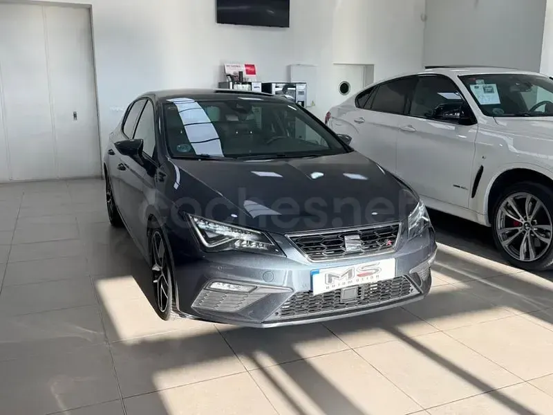 Usado Seat Leon FR 150 CV (110 kW) 2019 Gris / plata Berlina