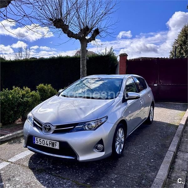 Usado Toyota Auris Active 132 CV (97 kW) 2014 Gris / plata Berlina