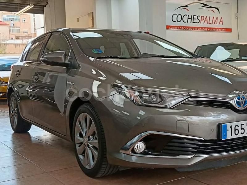 Beige Usado 2017 Toyota Auris Hybrid Advance Berlina | 16.900 € (Precio justo) - Imagen 1/4