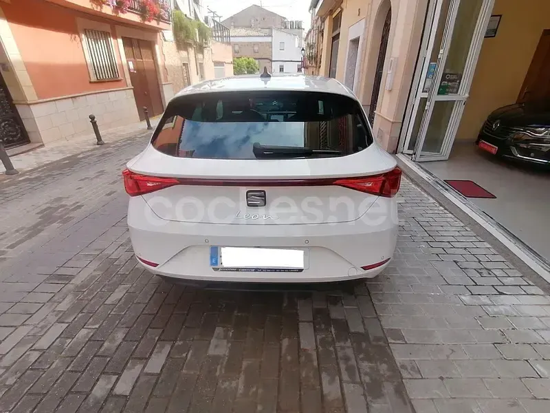 Usado Seat Leon Style 115 CV (84 kW) 2022 Blanco Berlina