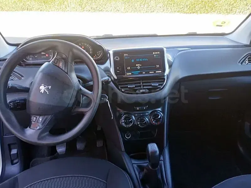 Usado Peugeot 208 Active 99 CV (72 kW) 2018 Blanco Utilitario