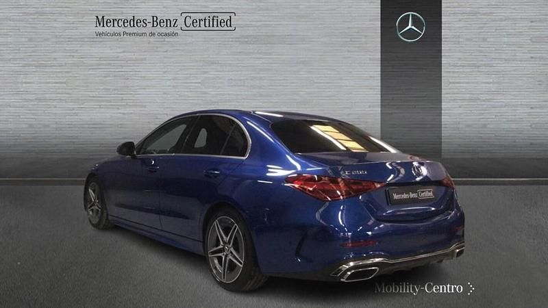 Usado Mercedes C200 AMG line 204 CV (150 kW) 2022 Spektral blue  metallic paint Berlina