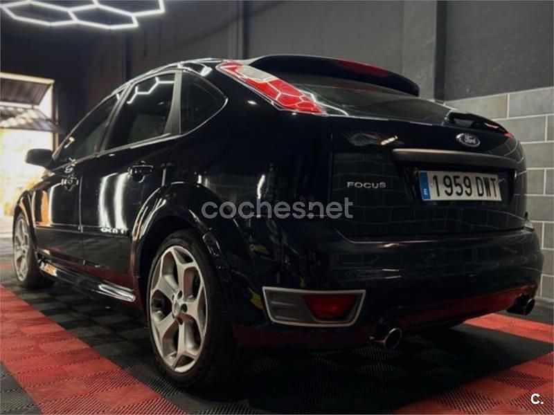 Usado Ford Focus ST 225 CV (165 kW) 2006 Negro Berlina