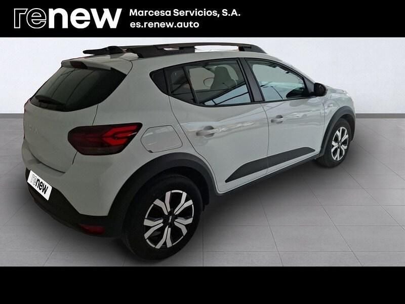Usado Dacia Sandero Expression 100 CV (73 kW) 2023 Blanco Berlina