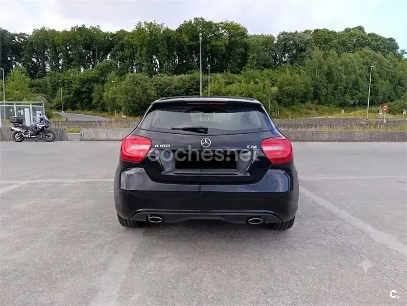 Usado Mercedes A180 Urban 109 CV (80 kW) 2014 Negro Berlina