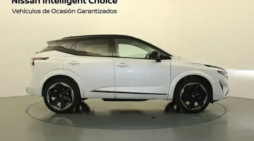 Usado Nissan Qashqai 140 CV (102 kW) 2025 Kori white techo black SUV