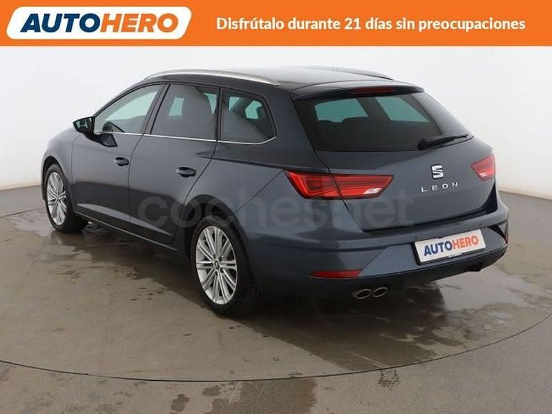 Usado Seat Leon XCELLENCE 131 CV (96 kW) 2020 Gris Familiar