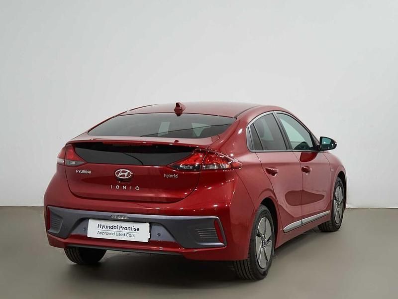 Usado Hyundai Ioniq 141 CV (103 kW) 2021 Granate Utilitario