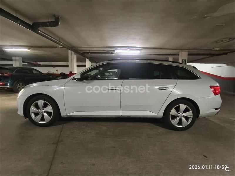 Usado Skoda Superb Ambition 150 CV (110 kW) 2017 Blanco Familiar