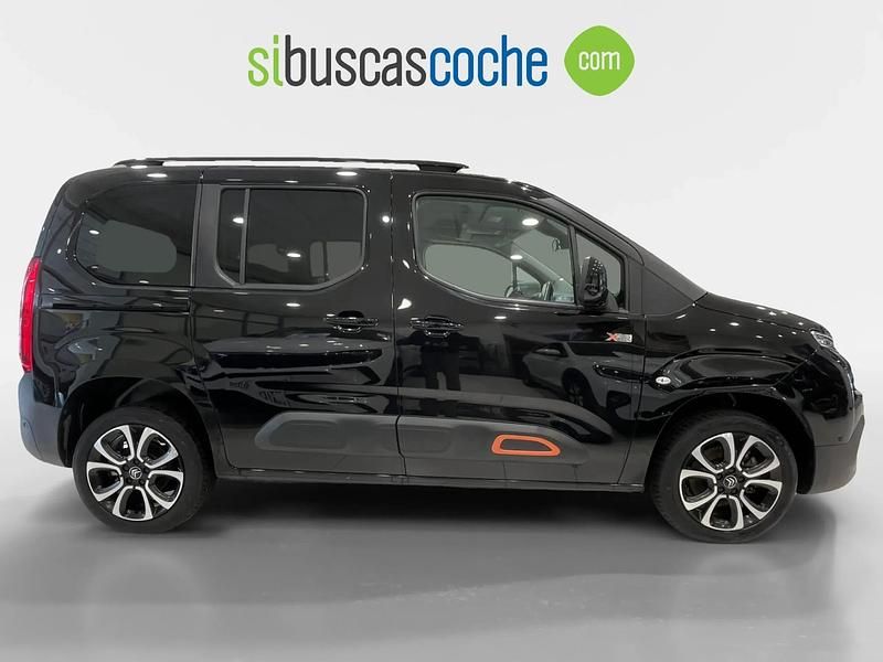 Usado Citroën Berlingo Shine 102 CV (75 kW) 2023 Negro Monovolumen