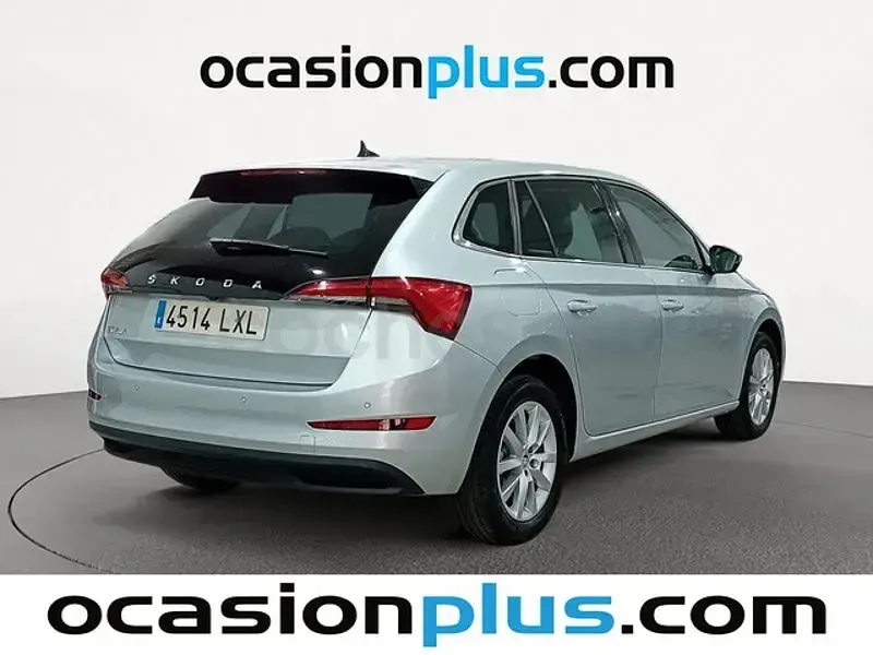 Usado Skoda Scala 150 CV (110 kW) 2022 Gris / plata Utilitario