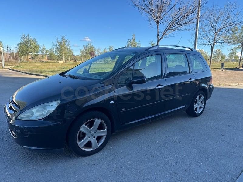 Usado Peugeot 307 110 CV (80 kW) 2007 Negro Familiar