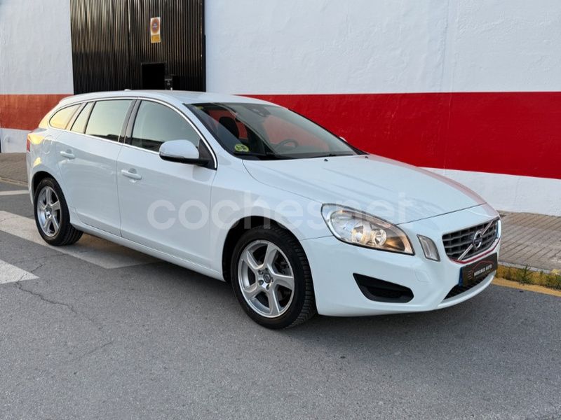 Blanco Usado 2012 Volvo V60 Kinetic Familiar | 9499 € (Precio justo) - Imagen 1/4