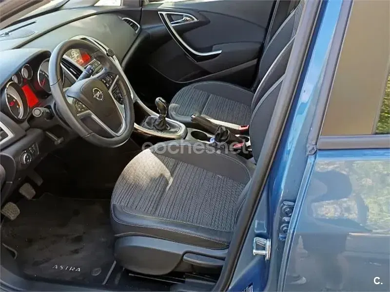Usado Opel Astra Selective 110 CV (80 kW) 2014 Azul Berlina